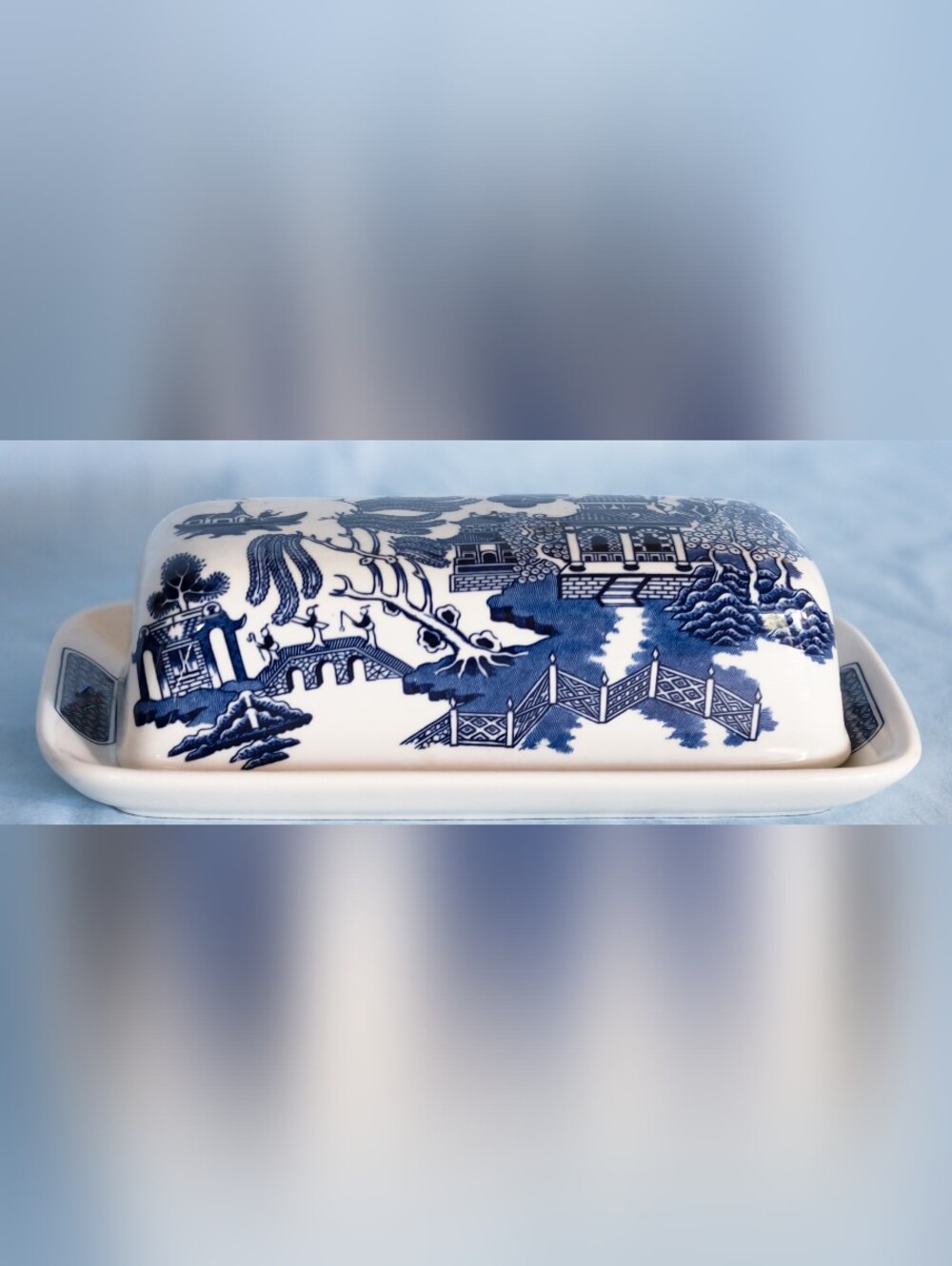 Beautiful Churchill Blue Willow Butter Dish.Made in England